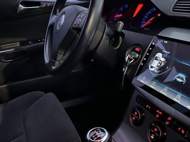 Серый Фольксваген Пассат, объемом двигателя 2 л и пробегом 370 тыс. км за 7300 $, фото 4 на Automoto.ua