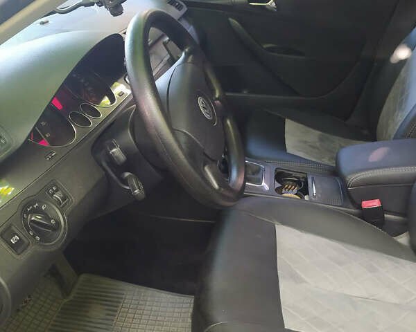 Серый Фольксваген Пассат, объемом двигателя 1.6 л и пробегом 178 тыс. км за 8100 $, фото 7 на Automoto.ua