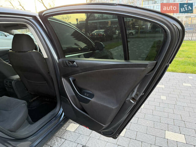 Сірий Фольксваген Пассат, об'ємом двигуна 2 л та пробігом 310 тис. км за 5800 $, фото 20 на Automoto.ua
