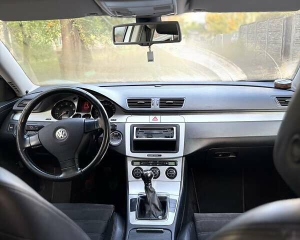 Серый Фольксваген Пассат, объемом двигателя 1.8 л и пробегом 128 тыс. км за 10700 $, фото 4 на Automoto.ua