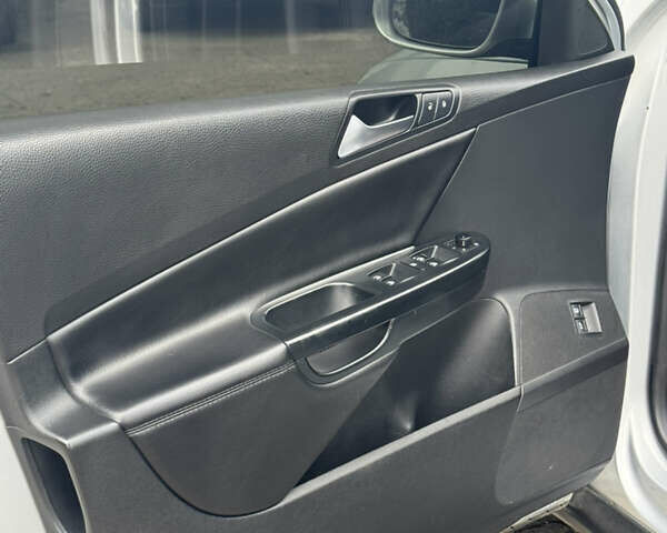 Серый Фольксваген Пассат, объемом двигателя 1.97 л и пробегом 275 тыс. км за 6750 $, фото 39 на Automoto.ua