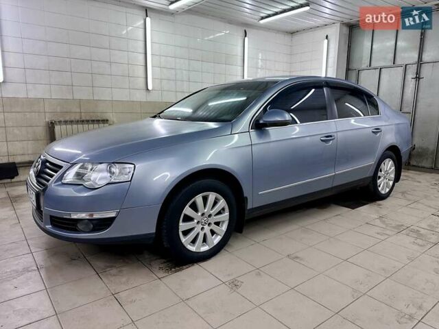 Серый Фольксваген Пассат, объемом двигателя 1.8 л и пробегом 290 тыс. км за 5499 $, фото 1 на Automoto.ua