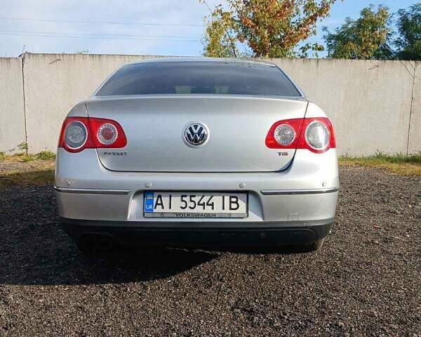 Серый Фольксваген Пассат, объемом двигателя 1.8 л и пробегом 231 тыс. км за 6900 $, фото 2 на Automoto.ua