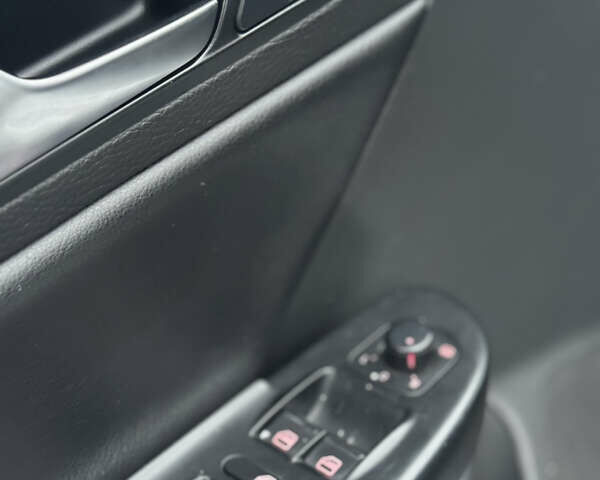 Серый Фольксваген Пассат, объемом двигателя 1.97 л и пробегом 275 тыс. км за 6950 $, фото 18 на Automoto.ua