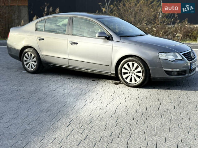 Серый Фольксваген Пассат, объемом двигателя 2 л и пробегом 309 тыс. км за 5900 $, фото 6 на Automoto.ua