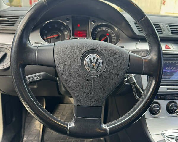 Серый Фольксваген Пассат, объемом двигателя 1.8 л и пробегом 267 тыс. км за 7300 $, фото 7 на Automoto.ua