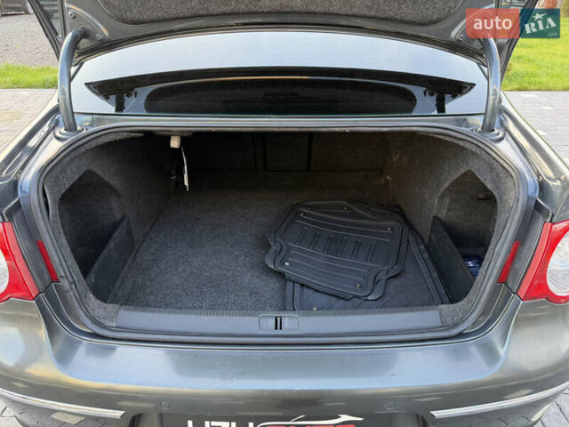 Сірий Фольксваген Пассат, об'ємом двигуна 2 л та пробігом 310 тис. км за 5800 $, фото 37 на Automoto.ua