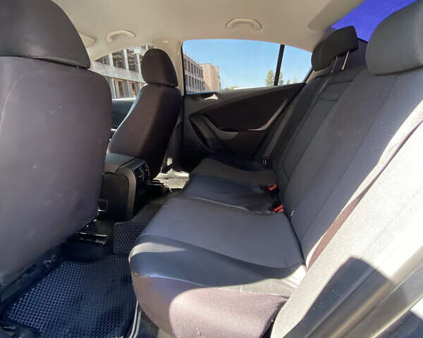 Серый Фольксваген Пассат, объемом двигателя 1.8 л и пробегом 300 тыс. км за 5400 $, фото 11 на Automoto.ua