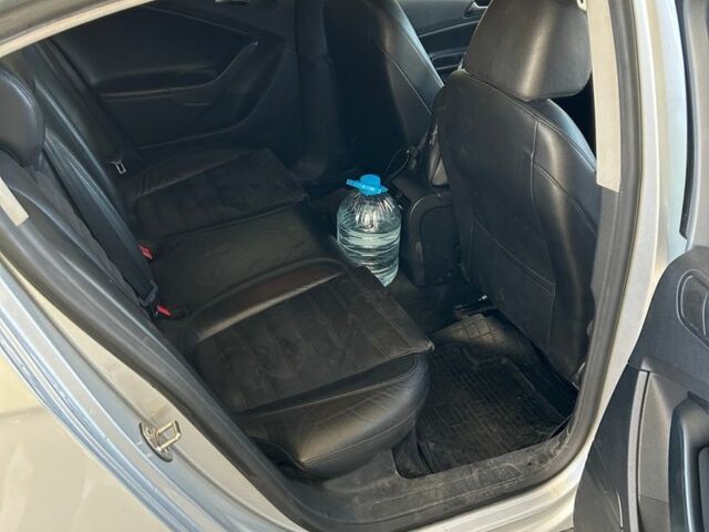 Серый Фольксваген Пассат, объемом двигателя 1.8 л и пробегом 208 тыс. км за 6000 $, фото 5 на Automoto.ua