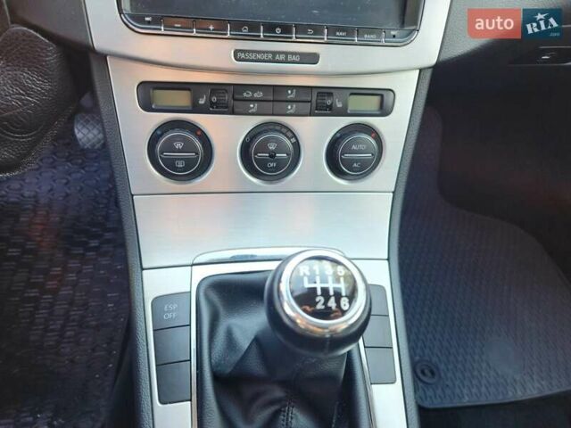 Серый Фольксваген Пассат, объемом двигателя 1.8 л и пробегом 230 тыс. км за 7500 $, фото 12 на Automoto.ua
