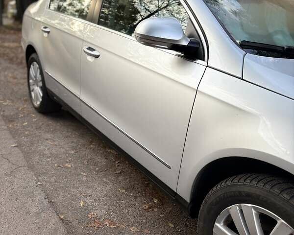 Серый Фольксваген Пассат, объемом двигателя 1.8 л и пробегом 128 тыс. км за 10700 $, фото 3 на Automoto.ua