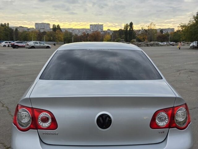 Серый Фольксваген Пассат, объемом двигателя 1.8 л и пробегом 239 тыс. км за 6799 $, фото 1 на Automoto.ua