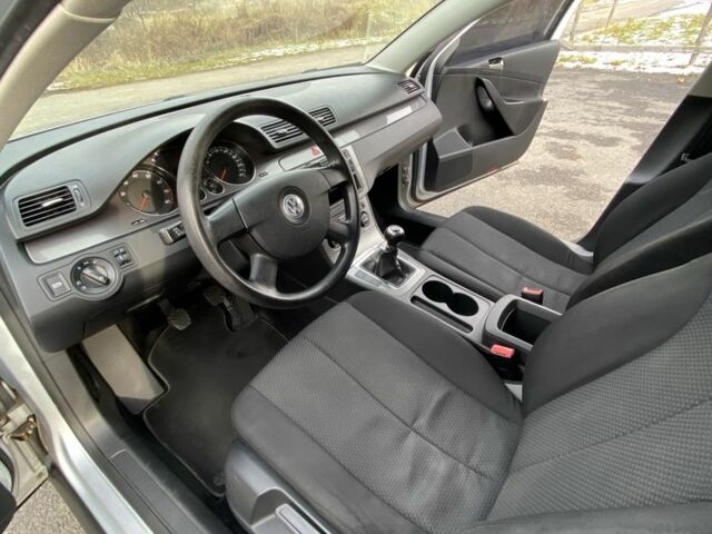 Серый Фольксваген Пассат, объемом двигателя 1.8 л и пробегом 206 тыс. км за 6200 $, фото 3 на Automoto.ua