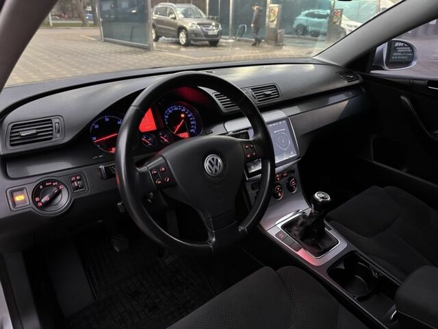 Серый Фольксваген Пассат, объемом двигателя 2 л и пробегом 370 тыс. км за 7300 $, фото 6 на Automoto.ua