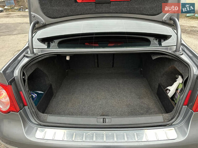 Сірий Фольксваген Пассат, об'ємом двигуна 2 л та пробігом 231 тис. км за 6250 $, фото 16 на Automoto.ua