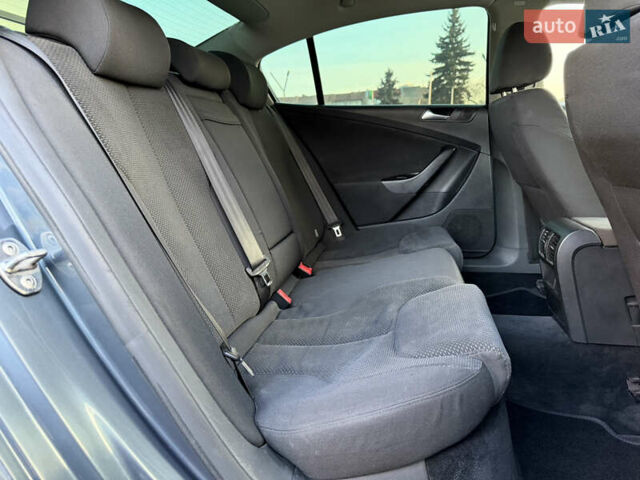 Сірий Фольксваген Пассат, об'ємом двигуна 2 л та пробігом 310 тис. км за 5800 $, фото 21 на Automoto.ua
