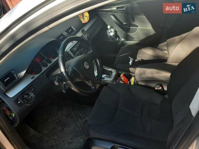 Серый Фольксваген Пассат, объемом двигателя 1.8 л и пробегом 229 тыс. км за 7550 $, фото 8 на Automoto.ua