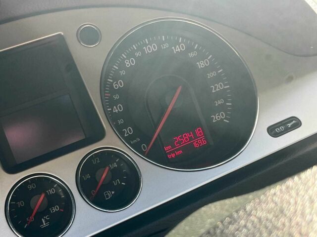 Сірий Фольксваген Пассат, об'ємом двигуна 1.8 л та пробігом 258 тис. км за 6890 $, фото 19 на Automoto.ua