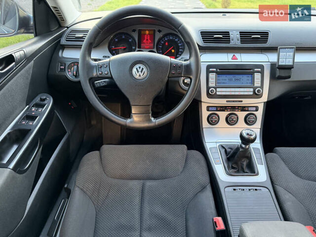 Сірий Фольксваген Пассат, об'ємом двигуна 2 л та пробігом 310 тис. км за 5800 $, фото 23 на Automoto.ua