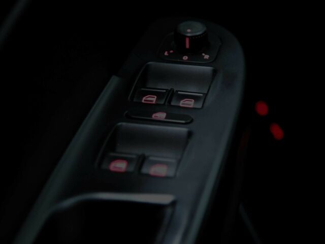 Сірий Фольксваген Пассат, об'ємом двигуна 1.8 л та пробігом 241 тис. км за 6900 $, фото 18 на Automoto.ua