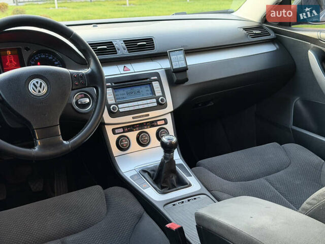 Сірий Фольксваген Пассат, об'ємом двигуна 2 л та пробігом 310 тис. км за 5800 $, фото 25 на Automoto.ua