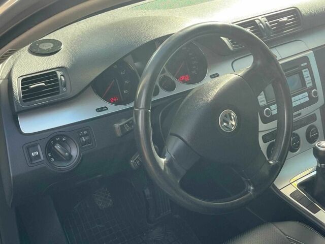 Сірий Фольксваген Пассат, об'ємом двигуна 1.8 л та пробігом 258 тис. км за 6890 $, фото 16 на Automoto.ua