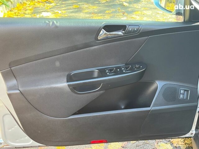 Серый Фольксваген Пассат, объемом двигателя 1.8 л и пробегом 258 тыс. км за 7390 $, фото 14 на Automoto.ua