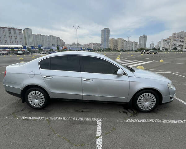 Сірий Фольксваген Пассат, об'ємом двигуна 1.8 л та пробігом 369 тис. км за 7400 $, фото 4 на Automoto.ua