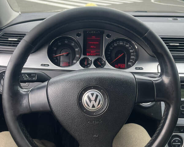 Сірий Фольксваген Пассат, об'ємом двигуна 1.8 л та пробігом 369 тис. км за 7400 $, фото 22 на Automoto.ua