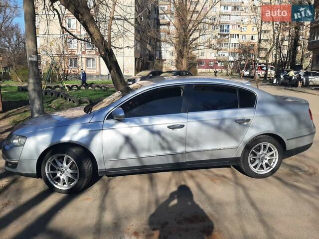 Серый Фольксваген Пассат, объемом двигателя 1.8 л и пробегом 229 тыс. км за 7550 $, фото 1 на Automoto.ua
