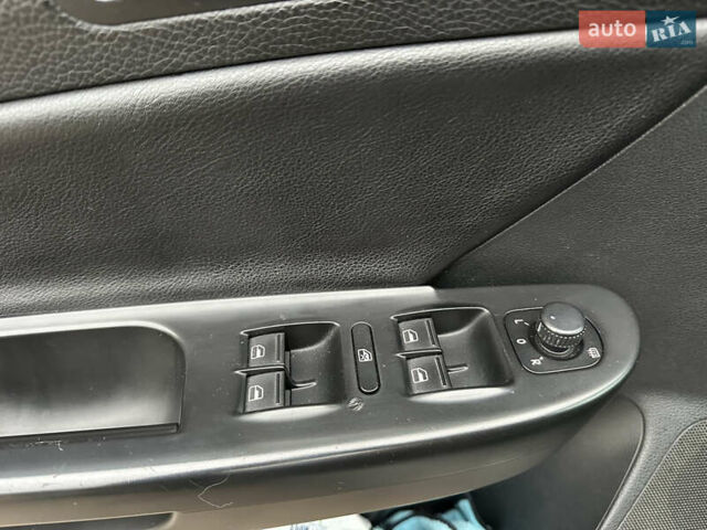 Сірий Фольксваген Пассат, об'ємом двигуна 2 л та пробігом 231 тис. км за 6250 $, фото 20 на Automoto.ua