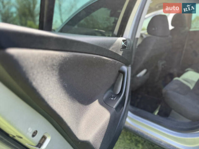 Сірий Фольксваген Пассат, об'ємом двигуна 1.9 л та пробігом 352 тис. км за 6400 $, фото 9 на Automoto.ua