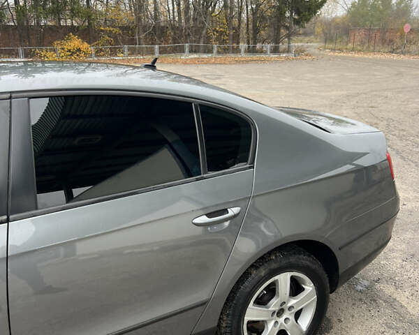 Серый Фольксваген Пассат, объемом двигателя 2 л и пробегом 176 тыс. км за 7000 $, фото 6 на Automoto.ua