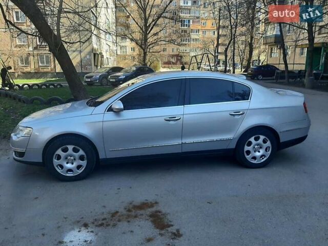 Серый Фольксваген Пассат, объемом двигателя 1.8 л и пробегом 229 тыс. км за 7550 $, фото 11 на Automoto.ua