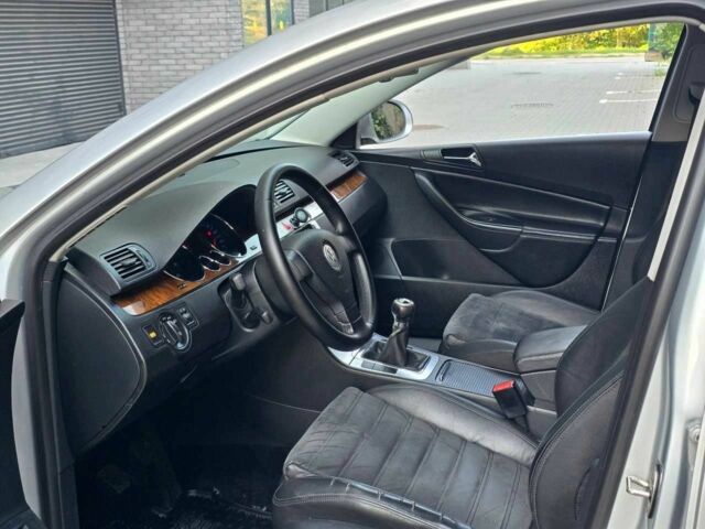 Серый Фольксваген Пассат, объемом двигателя 1.8 л и пробегом 240 тыс. км за 6499 $, фото 13 на Automoto.ua