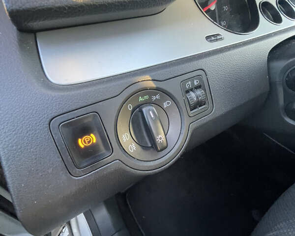 Сірий Фольксваген Пассат, об'ємом двигуна 1.4 л та пробігом 155 тис. км за 6400 $, фото 24 на Automoto.ua