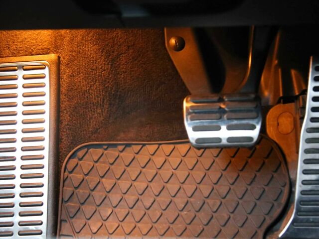 Сірий Фольксваген Пассат, об'ємом двигуна 1.8 л та пробігом 241 тис. км за 6900 $, фото 17 на Automoto.ua