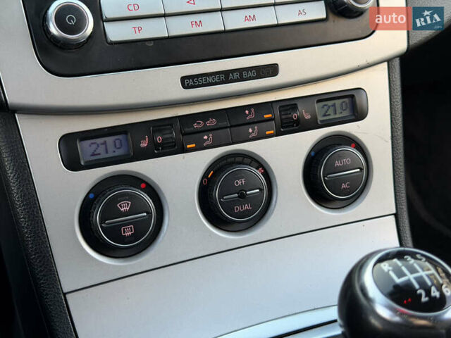 Сірий Фольксваген Пассат, об'ємом двигуна 2 л та пробігом 310 тис. км за 5800 $, фото 33 на Automoto.ua