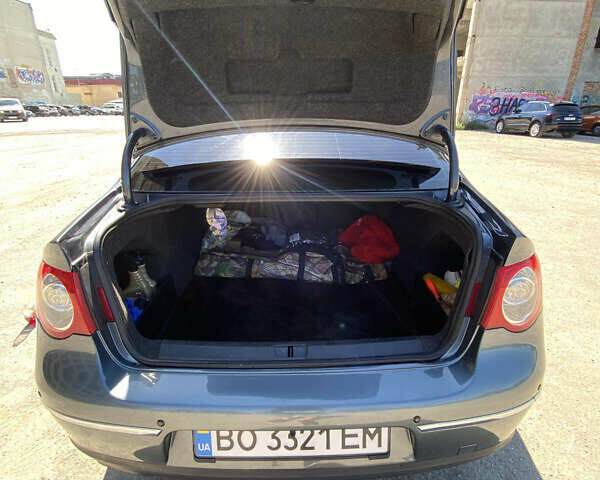 Серый Фольксваген Пассат, объемом двигателя 1.8 л и пробегом 300 тыс. км за 5400 $, фото 10 на Automoto.ua