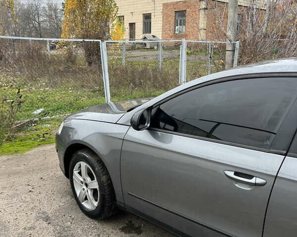 Серый Фольксваген Пассат, объемом двигателя 2 л и пробегом 176 тыс. км за 7000 $, фото 5 на Automoto.ua