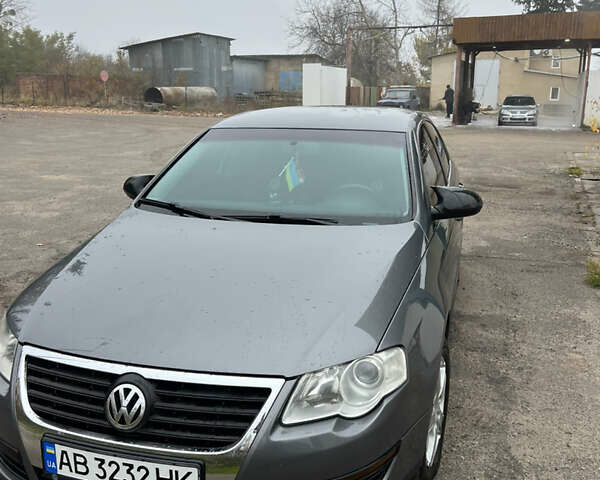 Серый Фольксваген Пассат, объемом двигателя 2 л и пробегом 176 тыс. км за 7000 $, фото 4 на Automoto.ua
