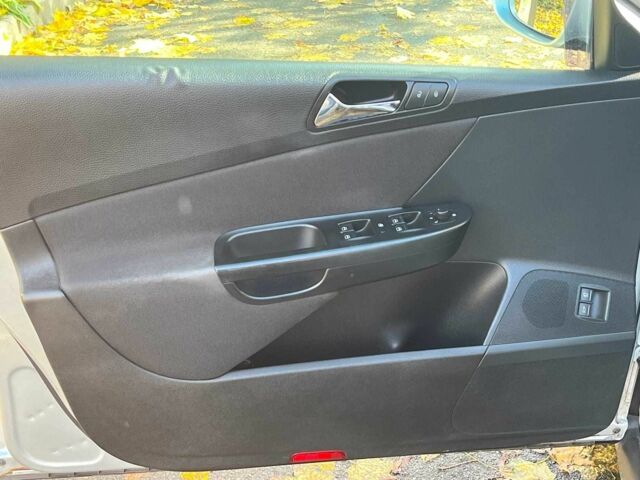 Сірий Фольксваген Пассат, об'ємом двигуна 1.8 л та пробігом 258 тис. км за 6890 $, фото 14 на Automoto.ua