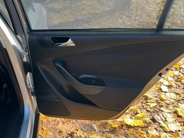 Сірий Фольксваген Пассат, об'ємом двигуна 1.8 л та пробігом 258 тис. км за 6890 $, фото 23 на Automoto.ua