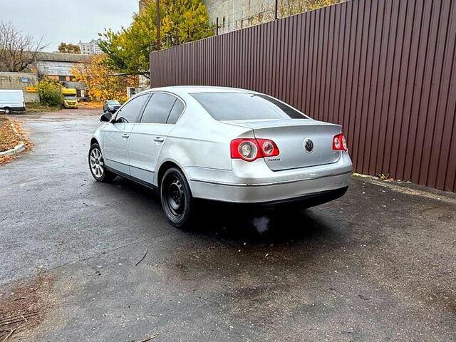 Серый Фольксваген Пассат, объемом двигателя 2 л и пробегом 220 тыс. км за 5500 $, фото 3 на Automoto.ua