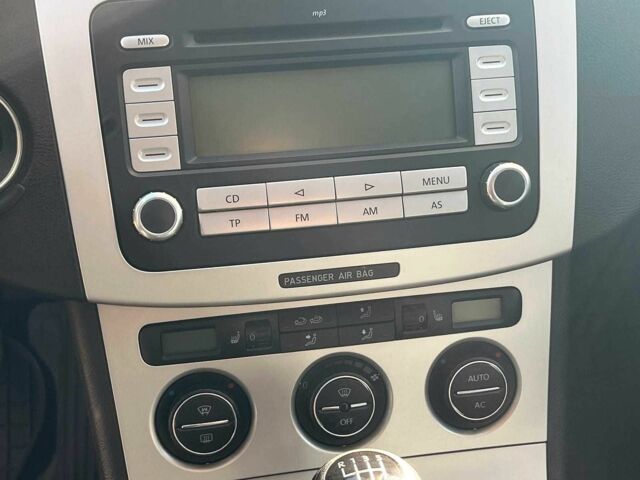 Сірий Фольксваген Пассат, об'ємом двигуна 1.8 л та пробігом 258 тис. км за 6890 $, фото 18 на Automoto.ua