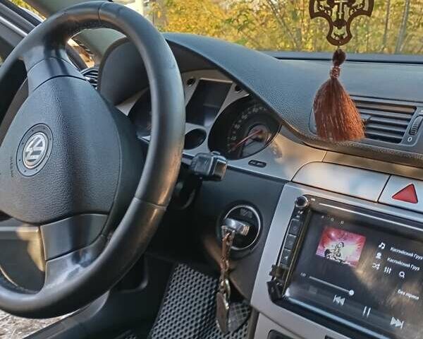 Серый Фольксваген Пассат, объемом двигателя 1.97 л и пробегом 223 тыс. км за 8700 $, фото 27 на Automoto.ua