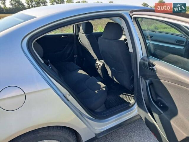 Сірий Фольксваген Пассат, об'ємом двигуна 1.6 л та пробігом 380 тис. км за 6800 $, фото 4 на Automoto.ua