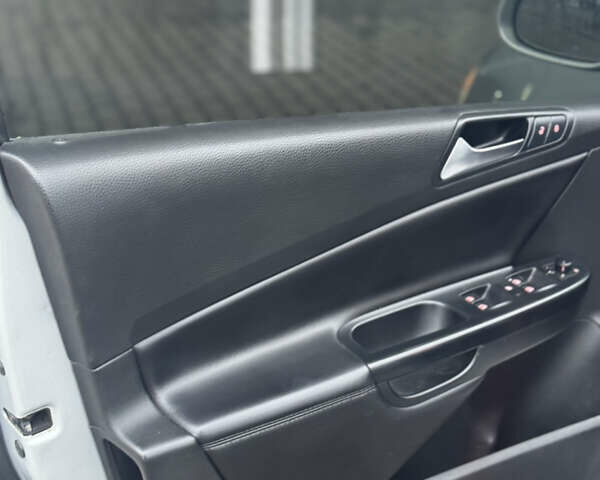 Серый Фольксваген Пассат, объемом двигателя 1.97 л и пробегом 275 тыс. км за 6950 $, фото 19 на Automoto.ua