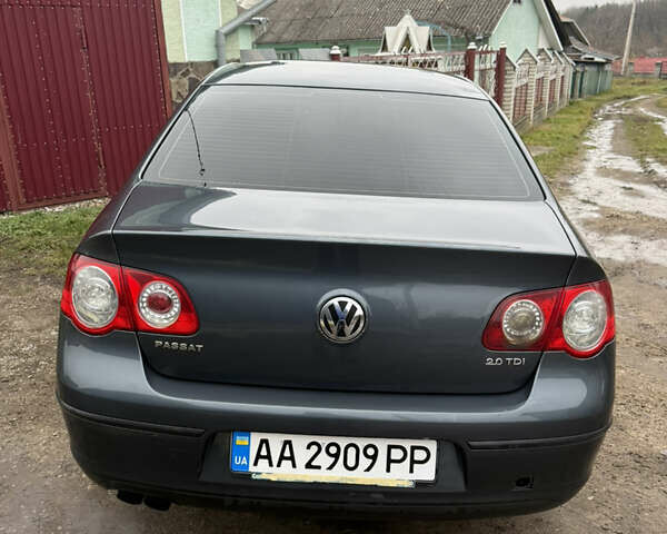 Серый Фольксваген Пассат, объемом двигателя 1.97 л и пробегом 236 тыс. км за 6000 $, фото 4 на Automoto.ua
