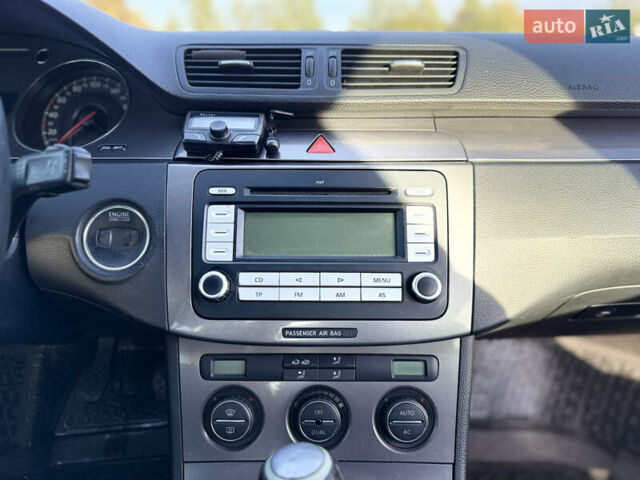Серый Фольксваген Пассат, объемом двигателя 2 л и пробегом 309 тыс. км за 5900 $, фото 22 на Automoto.ua